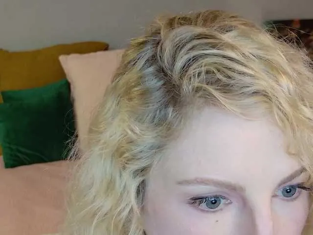 CrystalBarlow – webcam model profile photo Image 18