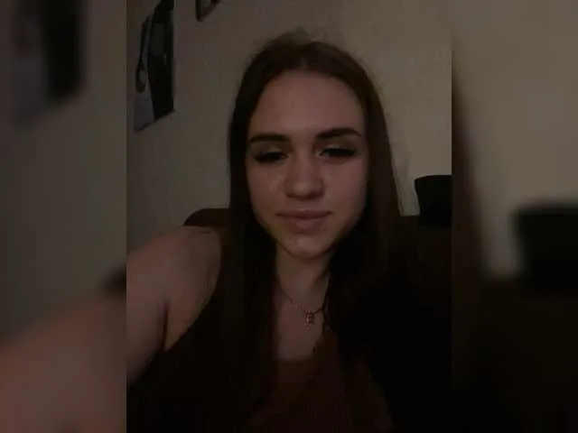 A-z09-6 – webcam model profile photo
