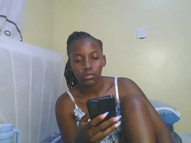 LallyRose – webcam model profile photo Image 7