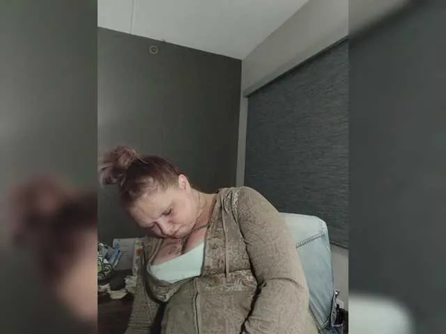 MiraKova – webcam model profile photo Image 13