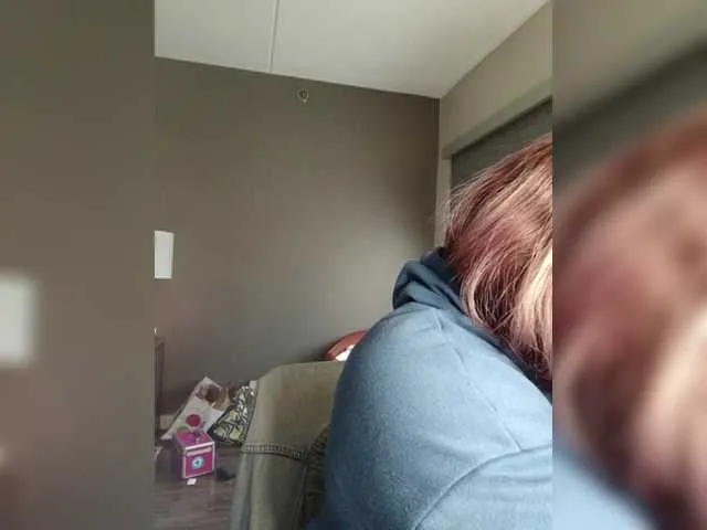 MiraKova – webcam model profile photo Image 14