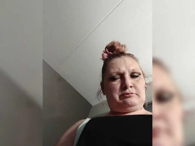 MiraKova – webcam model profile photo Image 17