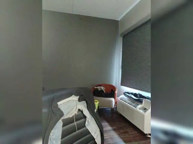 MiraKova – webcam model profile photo Image 9