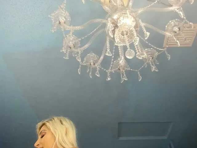 AllegraEssen – webcam model profile photo Image 3