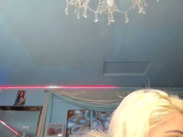 AllegraEssen – webcam model profile photo Image 7