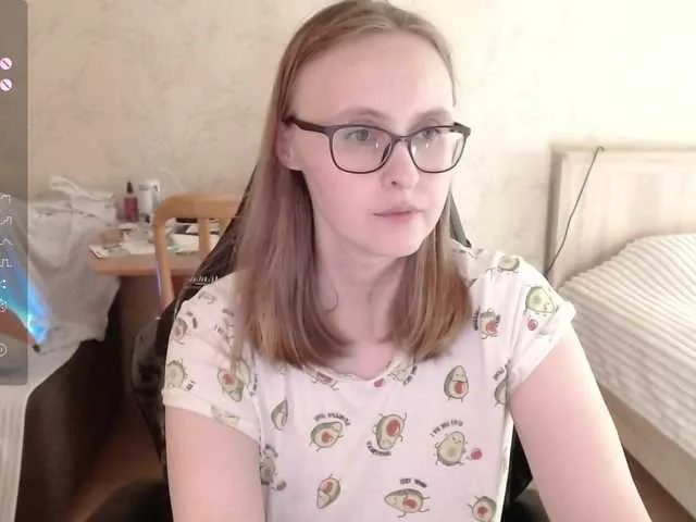 MiraKova – webcam model profile photo Image 13