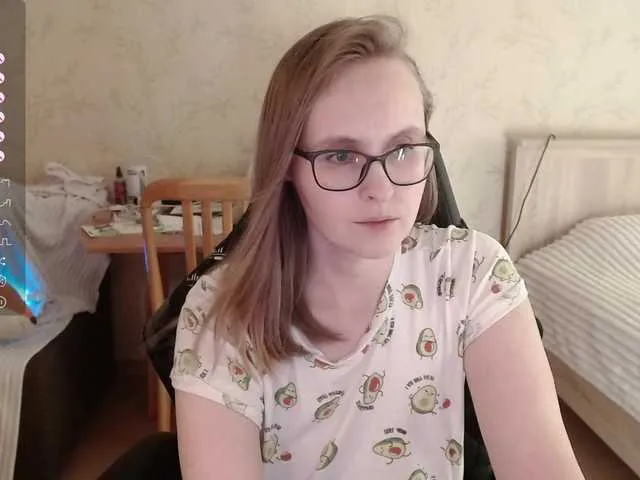 MiraKova – webcam model profile photo Image 14