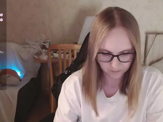 MiraKova – webcam model profile photo Image 16