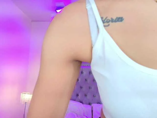 RoxyBuch – webcam model profile photo Image 17