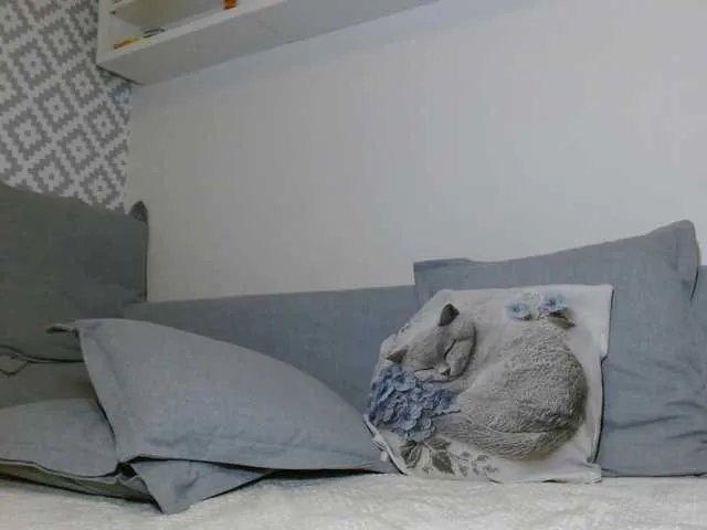 VIKITOMMY – webcam model profile photo Image 17