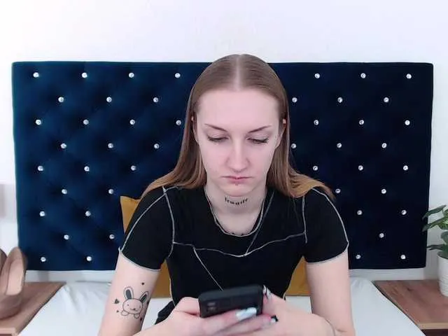 AlexaKisses's Thumb Image