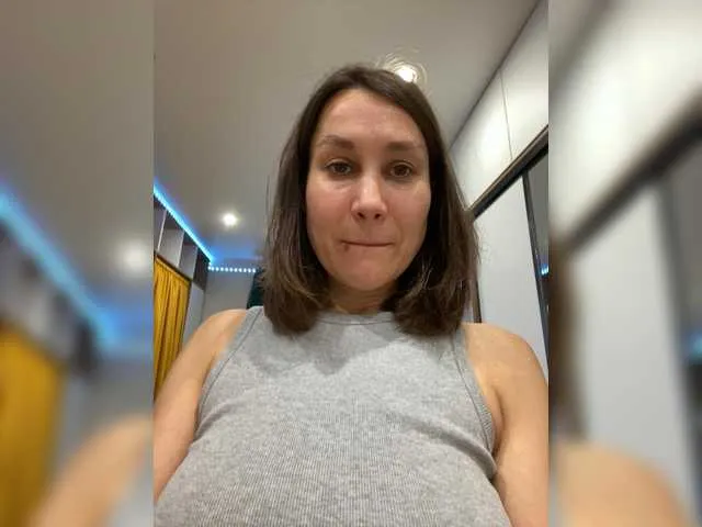 WhiteKelly – webcam model profile photo Image 4