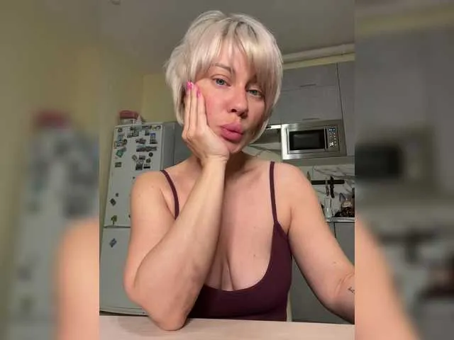 RollingGirls – webcam model profile photo Image 3