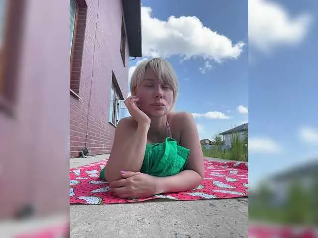 RollingGirls – webcam model profile photo Image 4