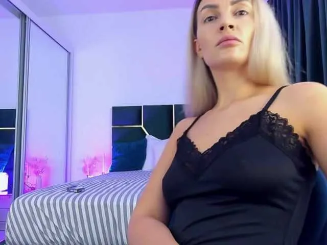 MiraKova – webcam model profile photo Image 14