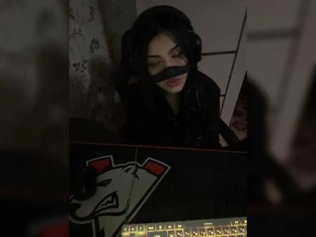 NatashaCeratti – webcam model profile photo Image 18