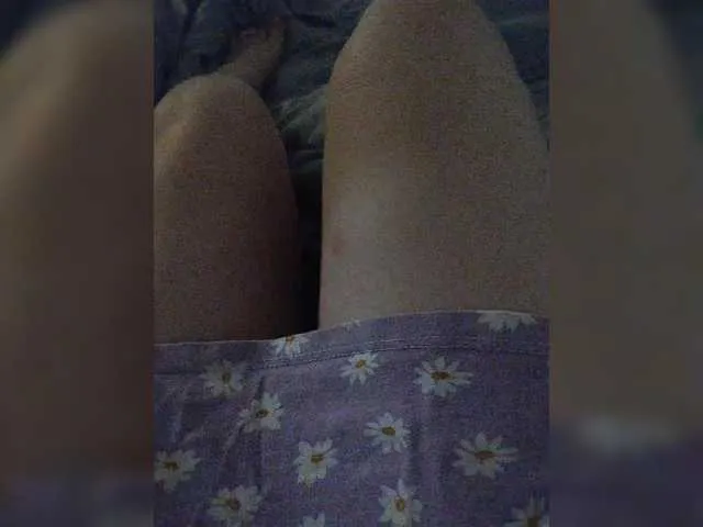 MiraKova – webcam model profile photo Image 2