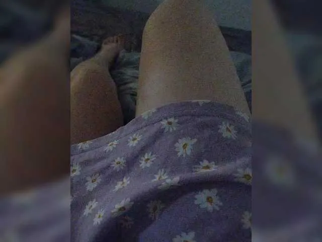 MiraKova – webcam model profile photo Image 3