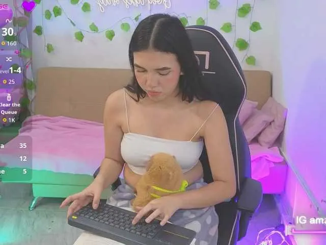 MiraKova – webcam model profile photo Image 2