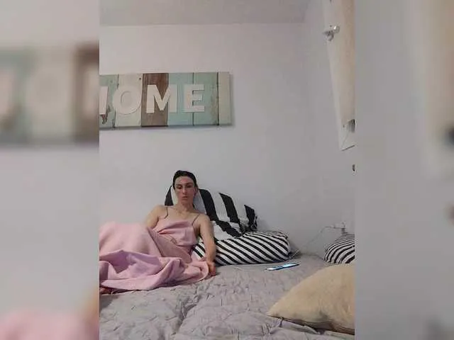 grouptr – webcam model profile photo Image 11