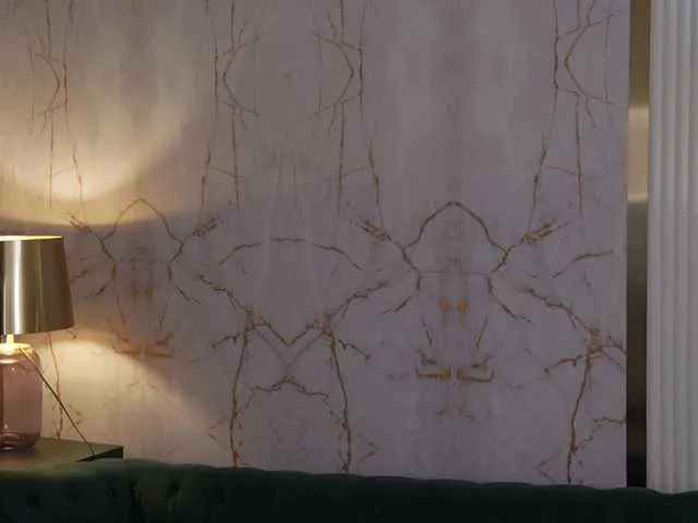 MiraKova – webcam model profile photo Image 3