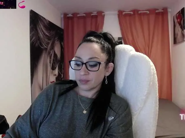 Pinkie-Pie – webcam model profile photo Image 2