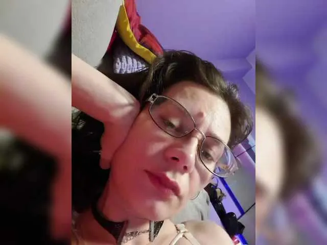 Kenzie – webcam model profile photo Image 17