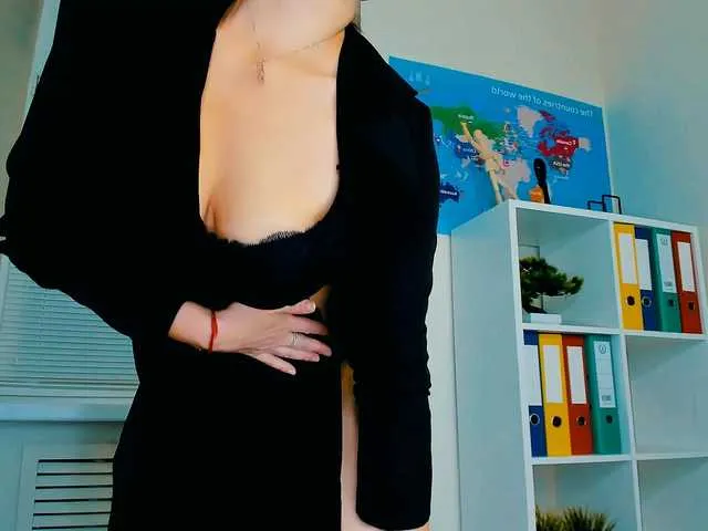 MiraKova – webcam model profile photo Image 13