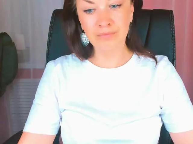 MiraKova – webcam model profile photo Image 5