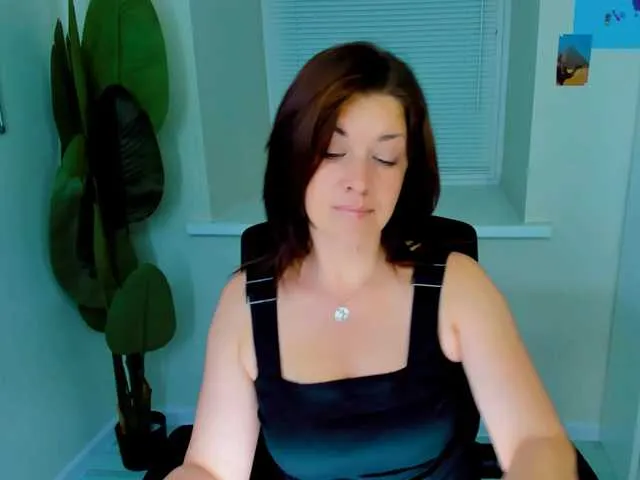 MiraKova – webcam model profile photo Image 8