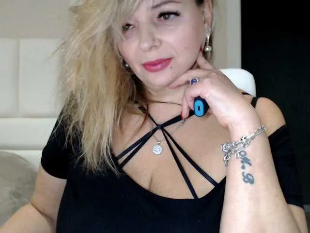 aniutkamau – webcam model profile photo