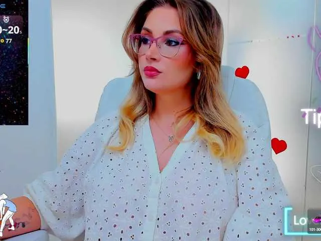 MiraKova – webcam model profile photo Image 2