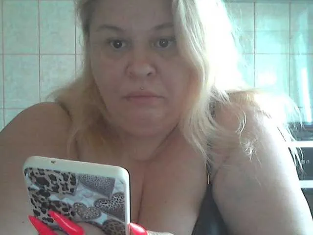 MiraKova – webcam model profile photo Image 14