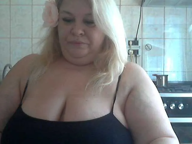 MiraKova – webcam model profile photo Image 7