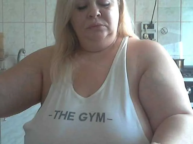 MiraKova – webcam model profile photo Image 8