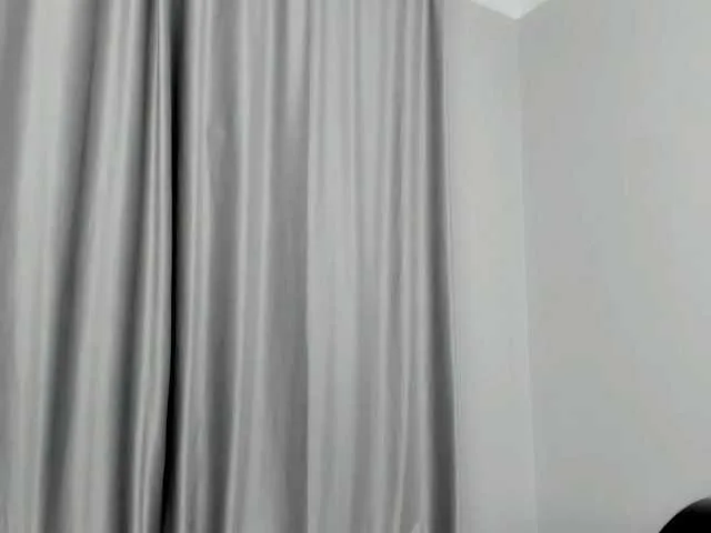 ErzabelLew – webcam model profile photo Image 4
