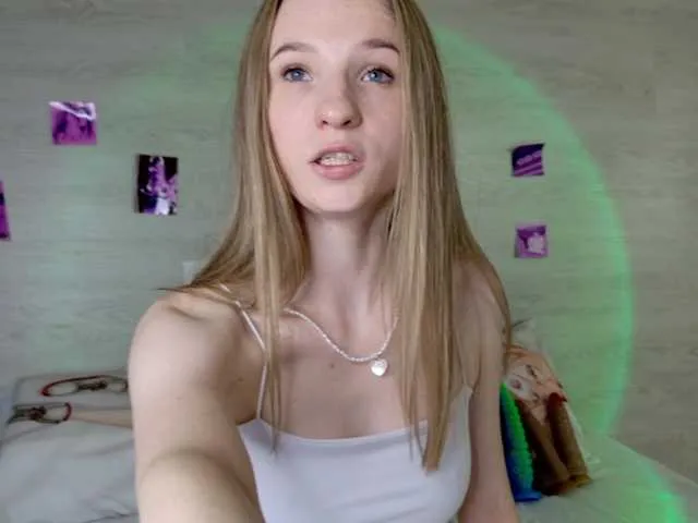 Isabella – webcam model profile photo Image 14