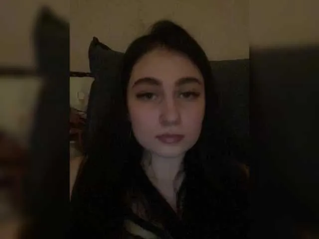 AishaHart – webcam model profile photo Image 2