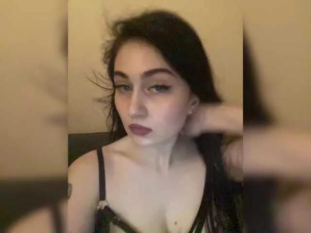 AishaHart – webcam model profile photo Image 3