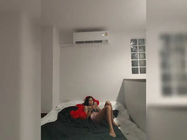 MollyBoston – webcam model profile photo Image 2