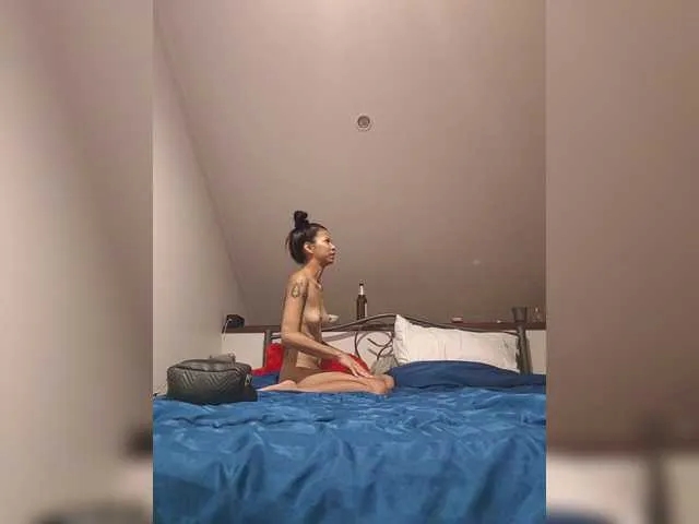 MollyBoston – webcam model profile photo Image 4