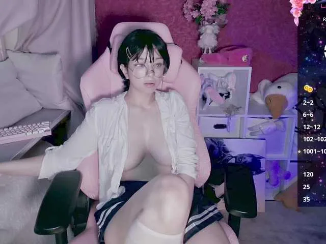 MommmyYummy – webcam model profile photo Image 2