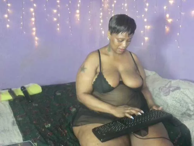 YasmienAtos – webcam model profile photo Image 15