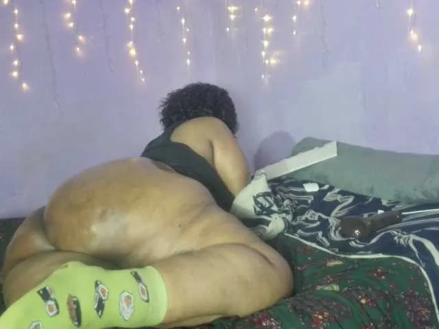 YasmienAtos – webcam model profile photo Image 4