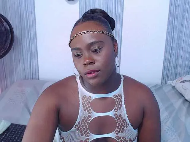 Lenamuti – webcam model profile photo Image 18