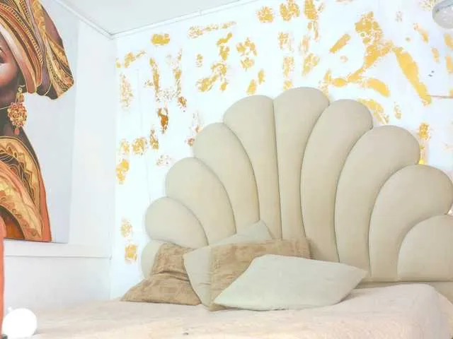 MiraKova – webcam model profile photo Image 16