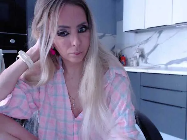 GP-Lithium-AA – webcam model profile photo Image 6
