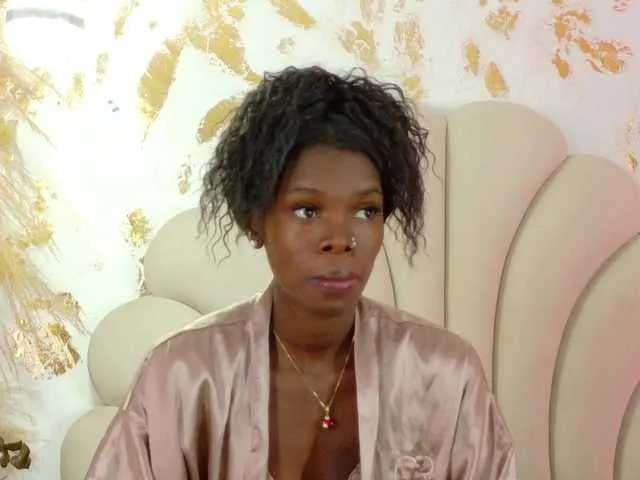 YasmienAtos – webcam model profile photo Image 10