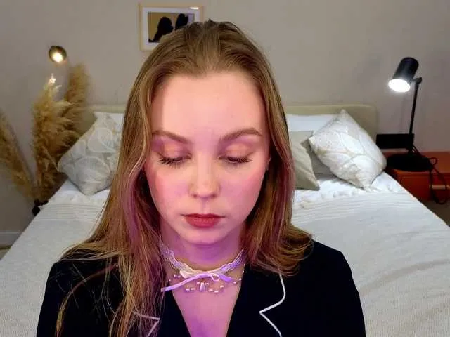 Emely – webcam model profile photo Image 2