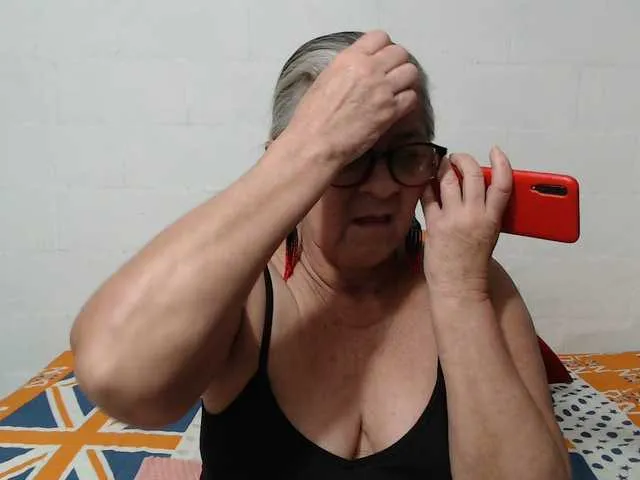 YasmienAtos – webcam model profile photo Image 12